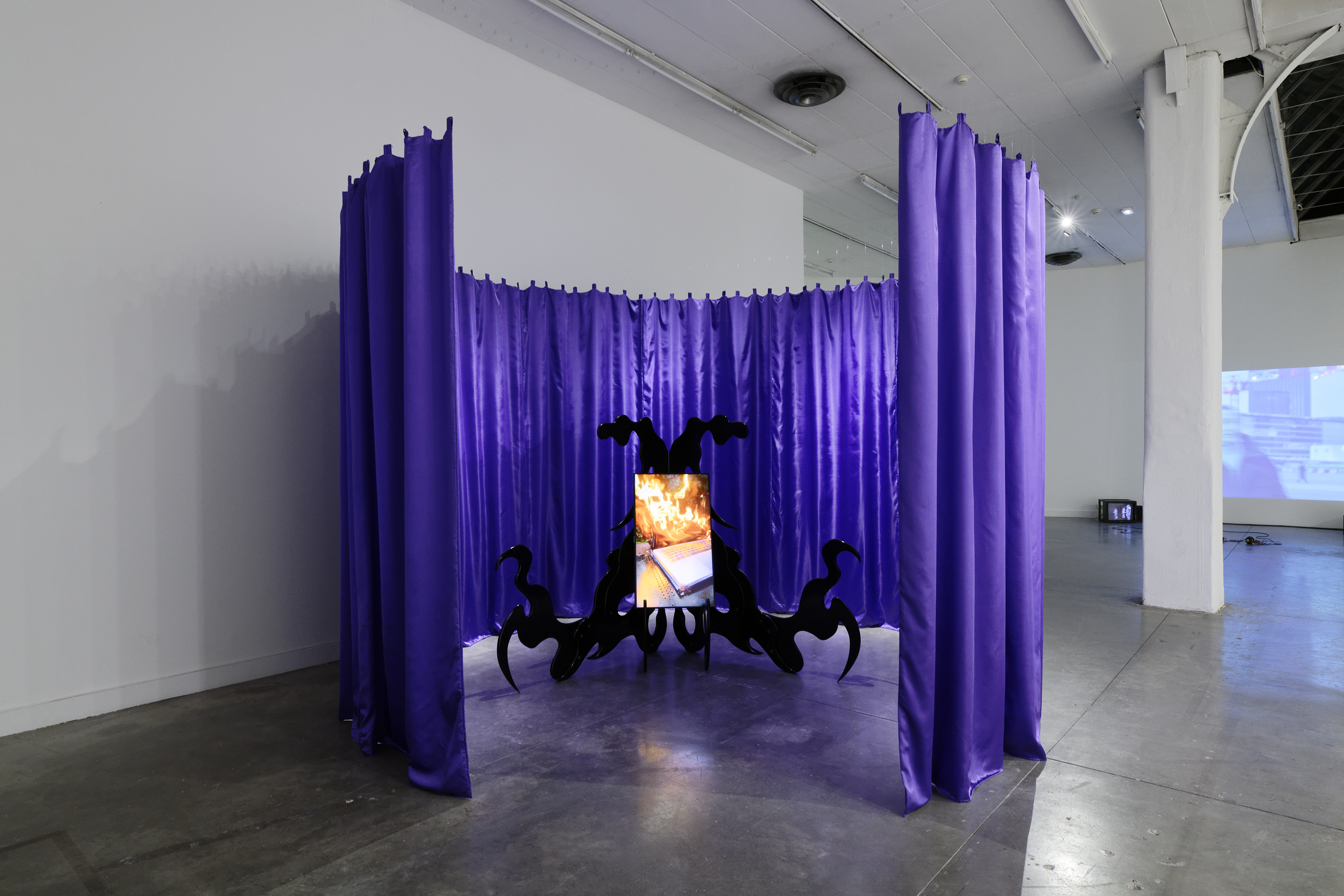 Prune PHI_Otherworld Communication, exhibition view La Position de l’Amour, Le Magasin CNAC Grenoble ©Aurélien Mole